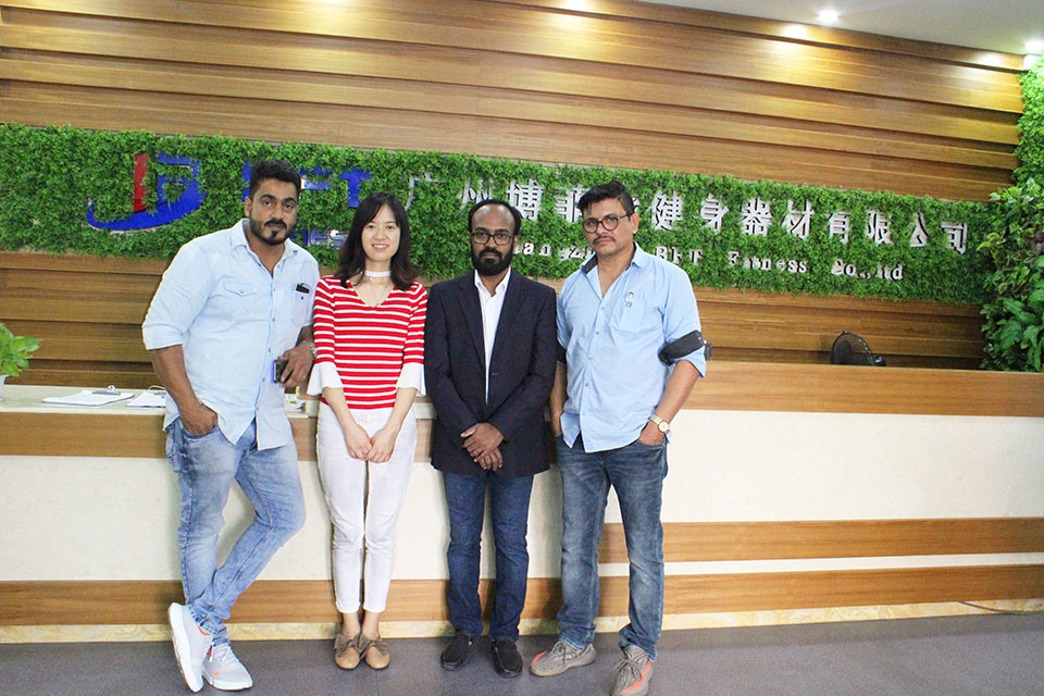 卡塔爾客戶采購健身器材