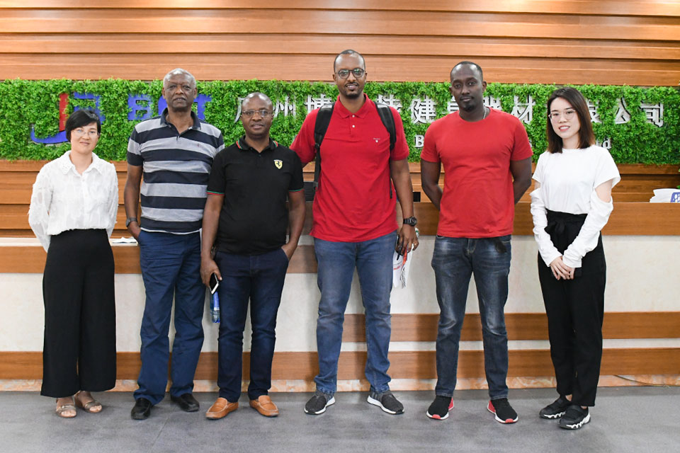 布隆迪客戶來中國采購健身器材